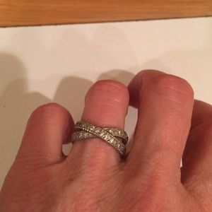 Pretty silver toned ring